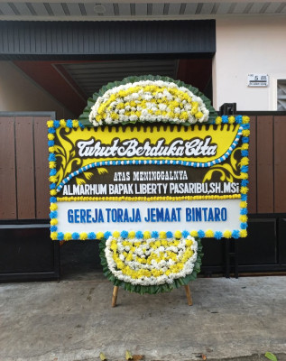 Papan Bunga Duka di Gudang
