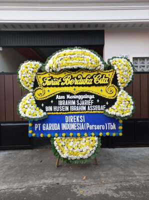 Papan Bunga Duka di Gudang