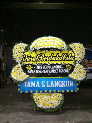 Papan Bunga Duka di Gudang