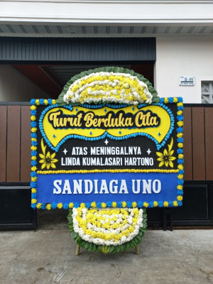 Papan Bunga Duka di Gudang
