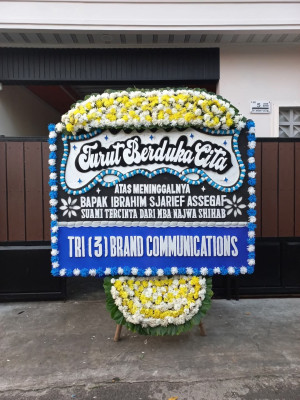 Papan Bunga Duka di Gudang